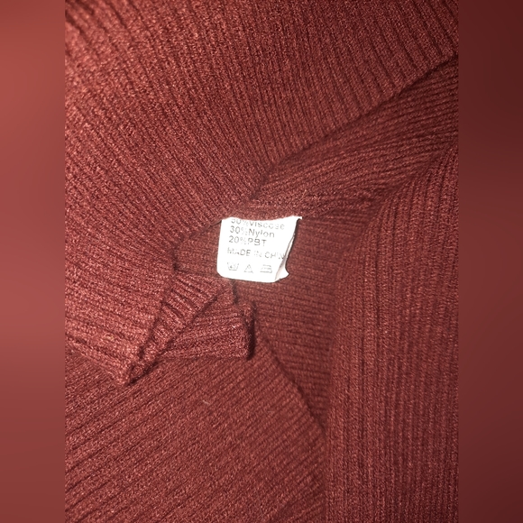 Womens maroon Amazon knit sweater size small excellent used condition - Picture 5 of 7